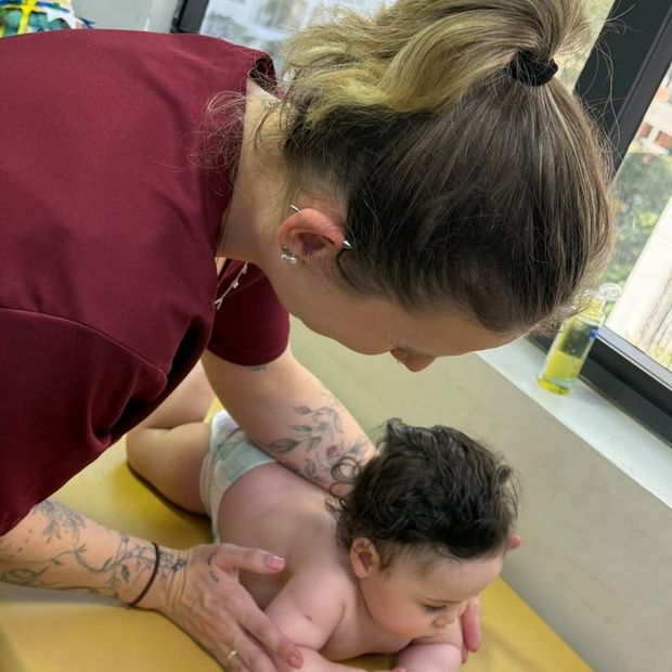 Tummy time com apoio dos antebraços